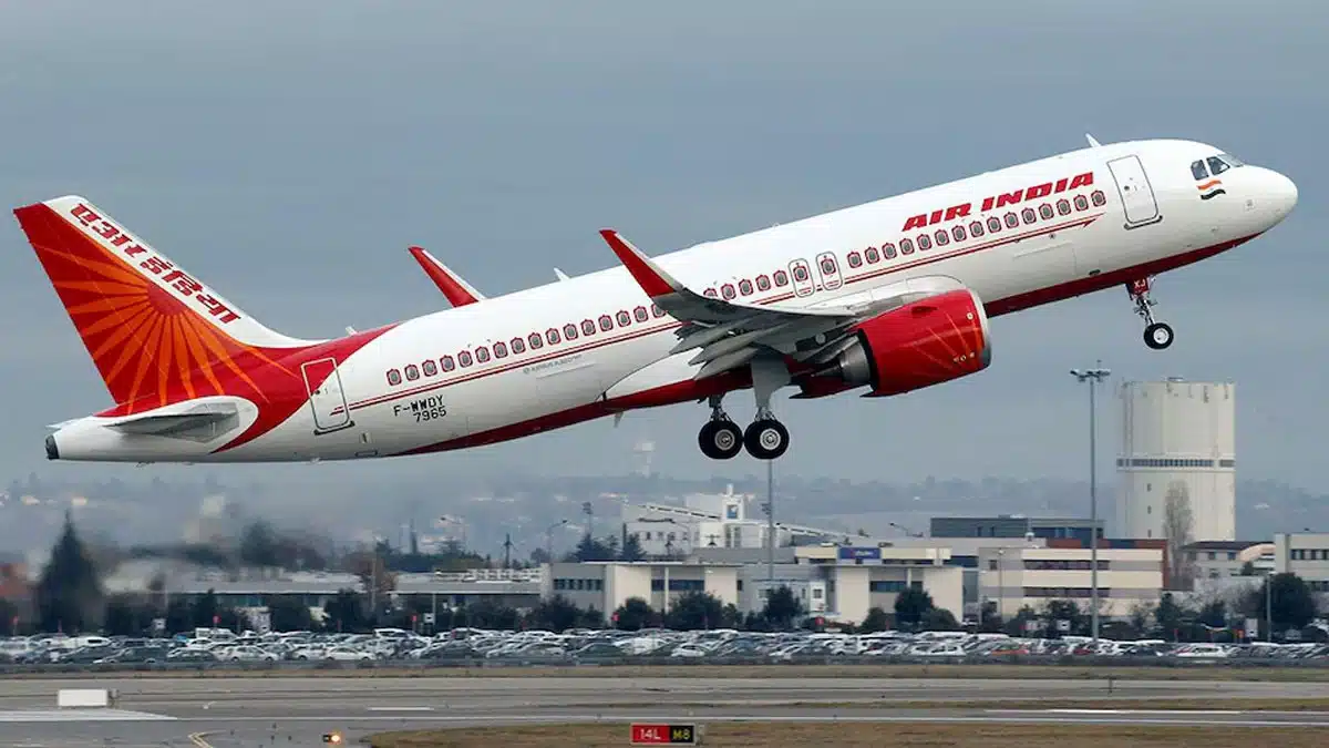 flight Heavy rains in Delhi cause massive waterlogging, traffic jams, flight operations disrupted
