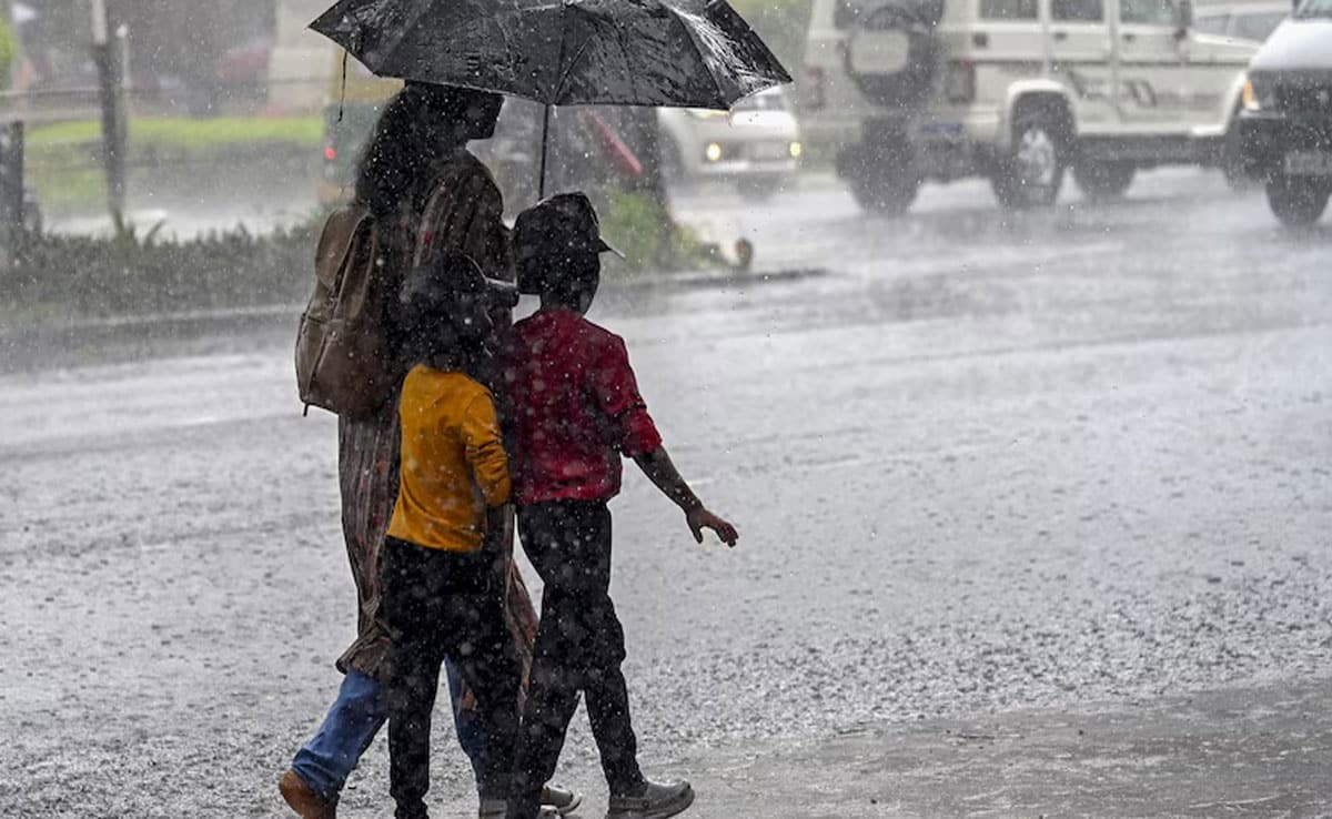 Heavy rain in Mumbai, many areas of the city submerged
