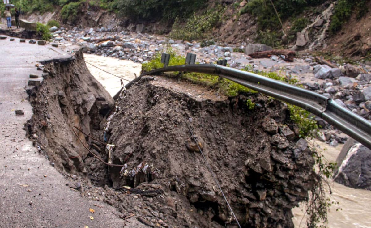 China: Four people killed, 17 trapped in landslide in Guizhou province