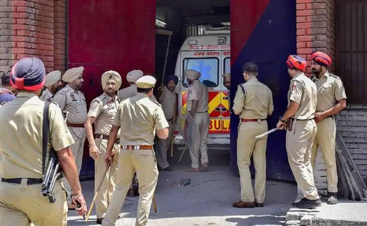 Two arrested in Amritsar for providing secret information to Pakistani terrorists