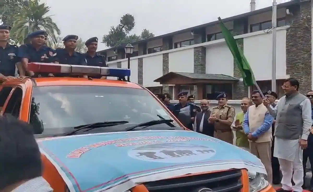 pushkar singh dhami CM Dhami flagged off NDRF's mountaineering expedition 'Shaurya'