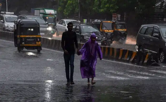 Heavy rain in Mumbai, many areas of the city submerged