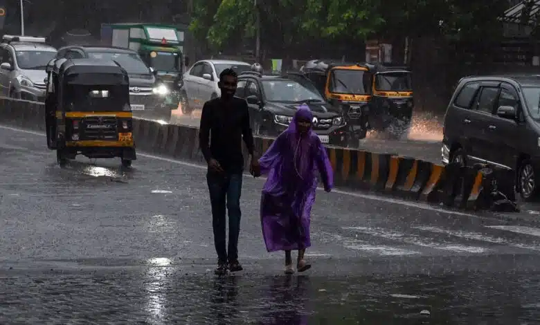 Heavy rain in Mumbai, many areas of the city submerged