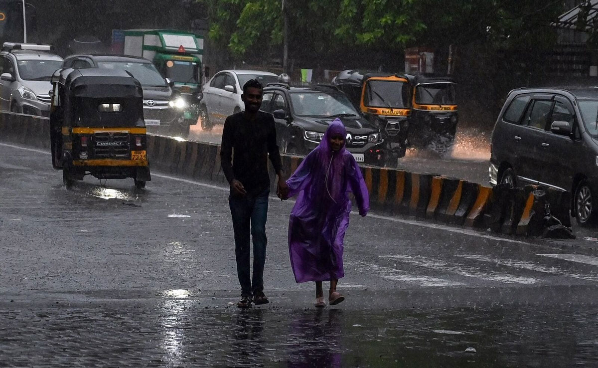 Heavy rain in Mumbai, many areas of the city submerged
