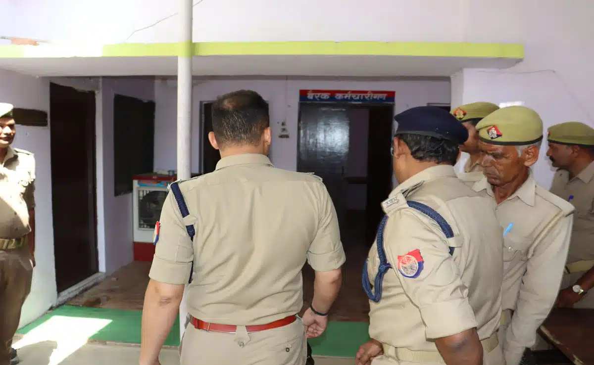 sambhal 1 10 Sambhal: SP Krishna Kumar Bishnoi took stock of Hazratnagargarhi police station