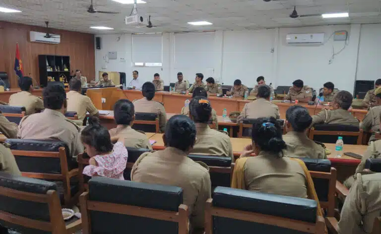 Sambhal में किशोर न्याय अधिनियम पर मासिक समीक्षा गोष्ठी आयोजित