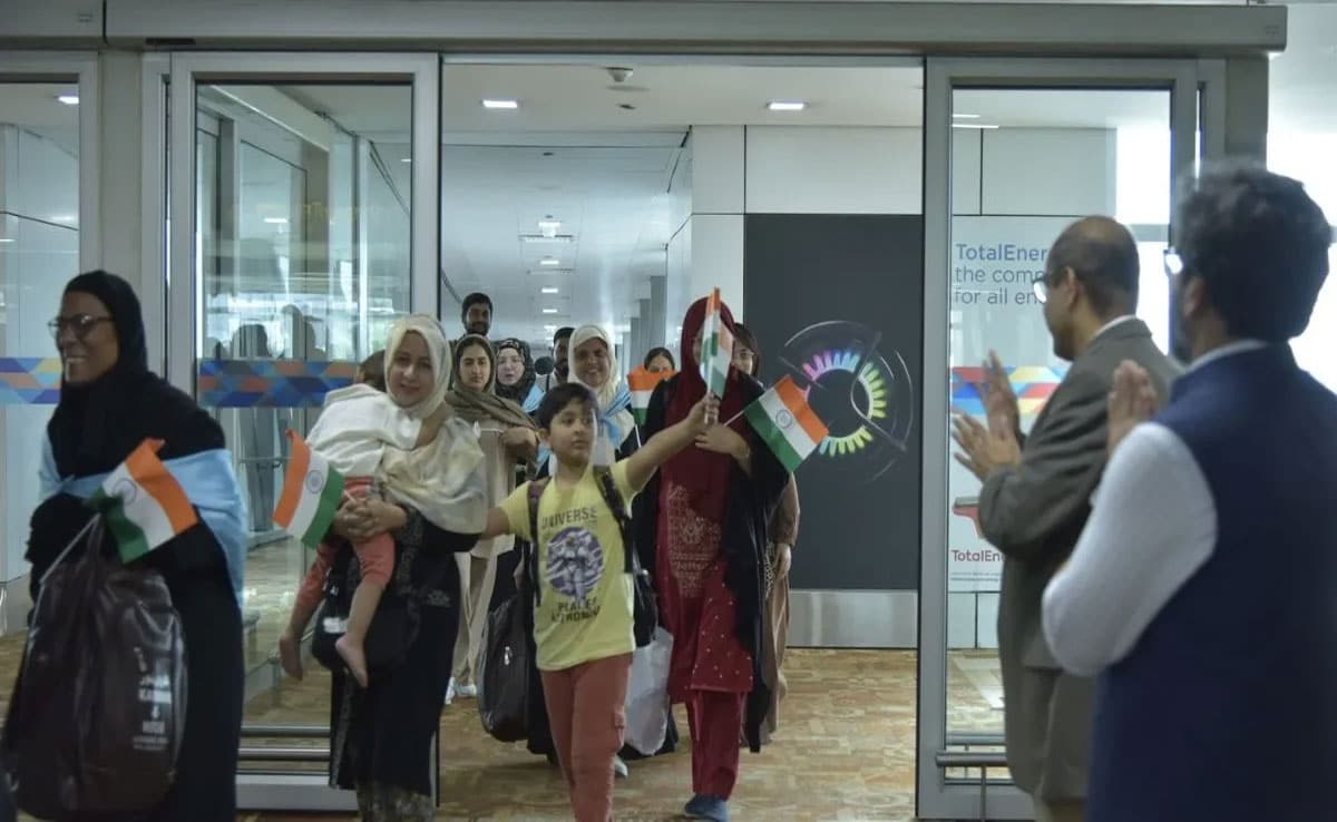311 Indians return safely from Iran, including Kashmiri students