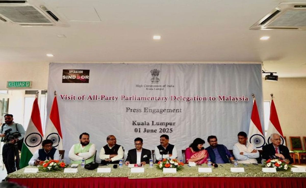 Indian delegation welcomed in Malaysia, questions raised on Pakistan's 'Ummah' politics