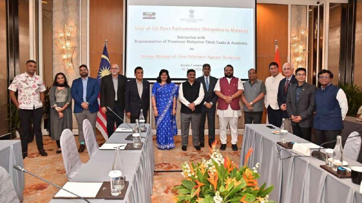 Indian delegation welcomed in Malaysia, questions raised on Pakistan's 'Ummah' politics