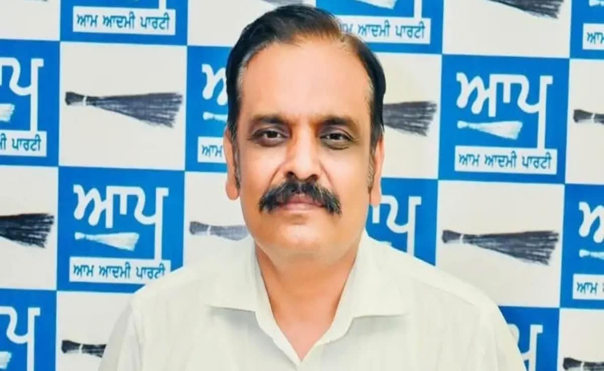 AAP suspends Amritsar North MLA Kunwar Vijay Pratap for five years