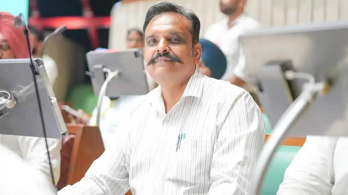 AAP suspends Amritsar North MLA Kunwar Vijay Pratap for five years