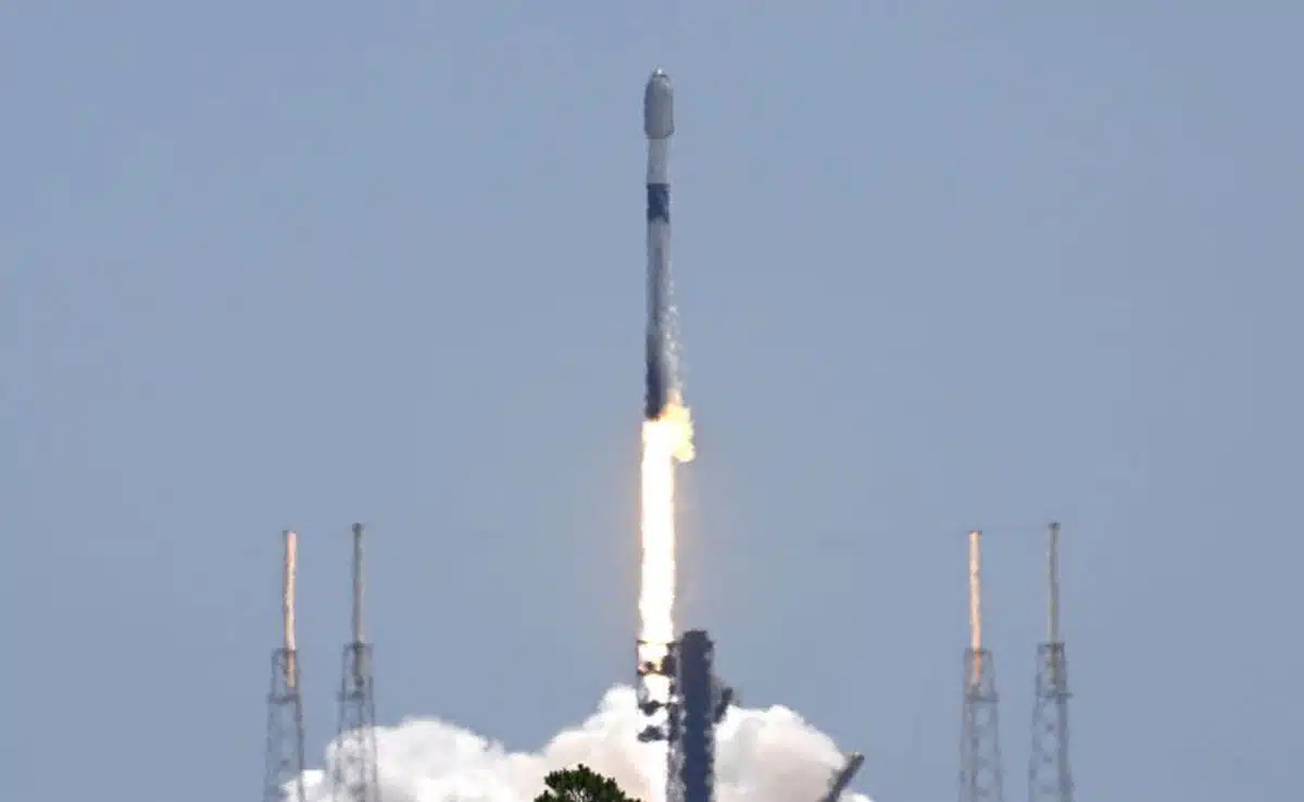 SpaceX expands internet network with 26 Starlink satellites