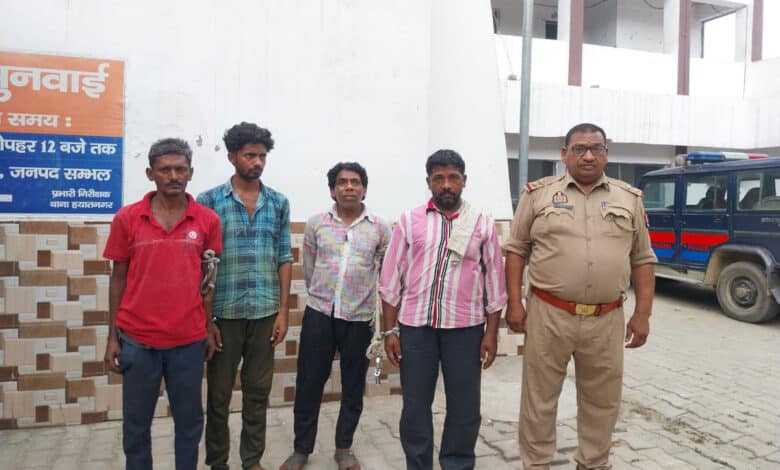 The bravery of the inspector of Sambhal became a topic of discussion, he brought four warrants from 35 km away