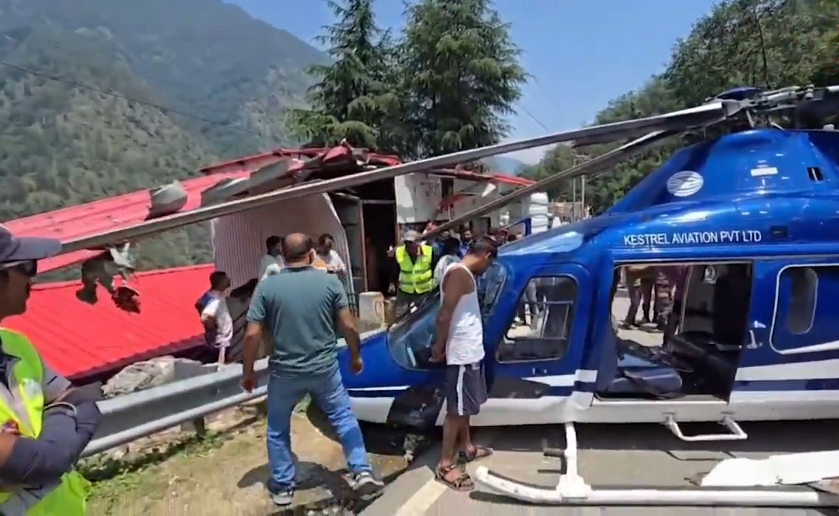 Emergency landing of helicopter going to Kedarnath in Rudraprayag, major accident averted