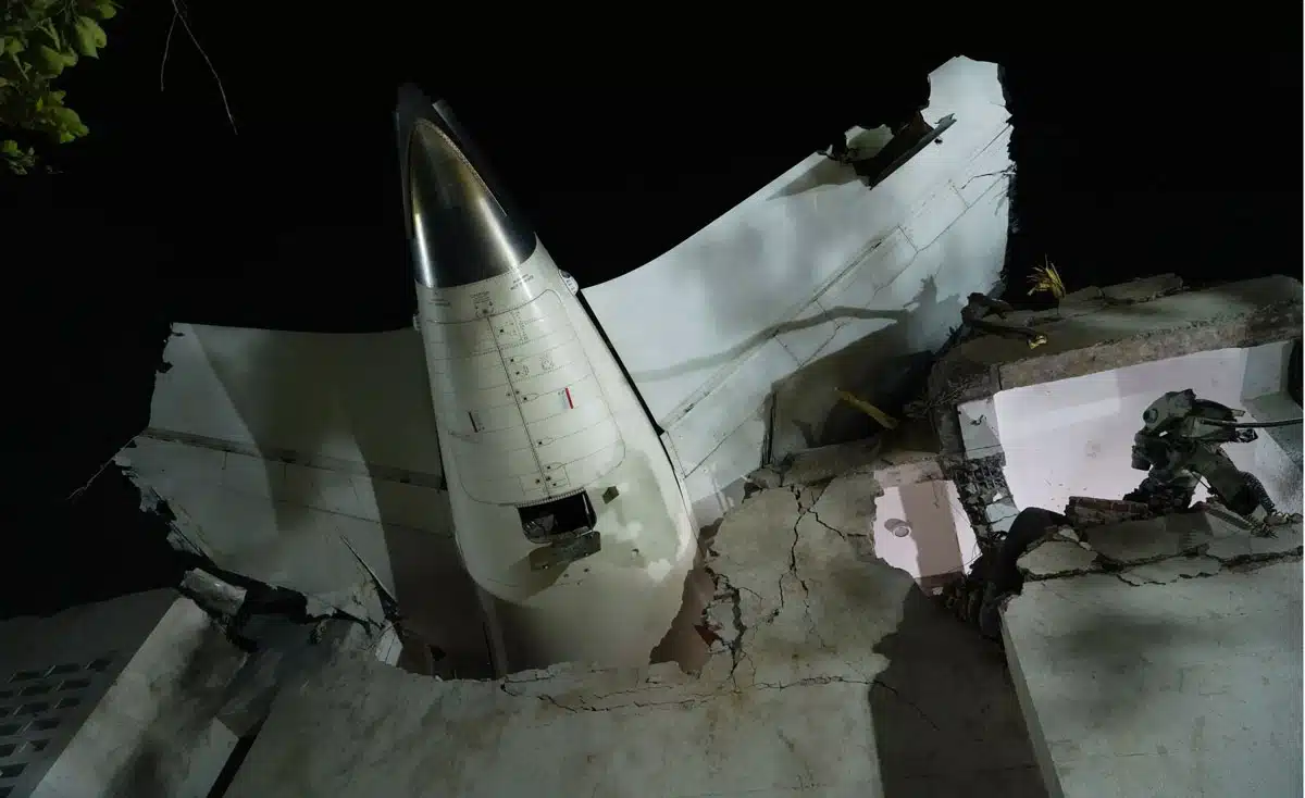 PM Modi visited the spot in Ahmedabad, 241 people died in the accident