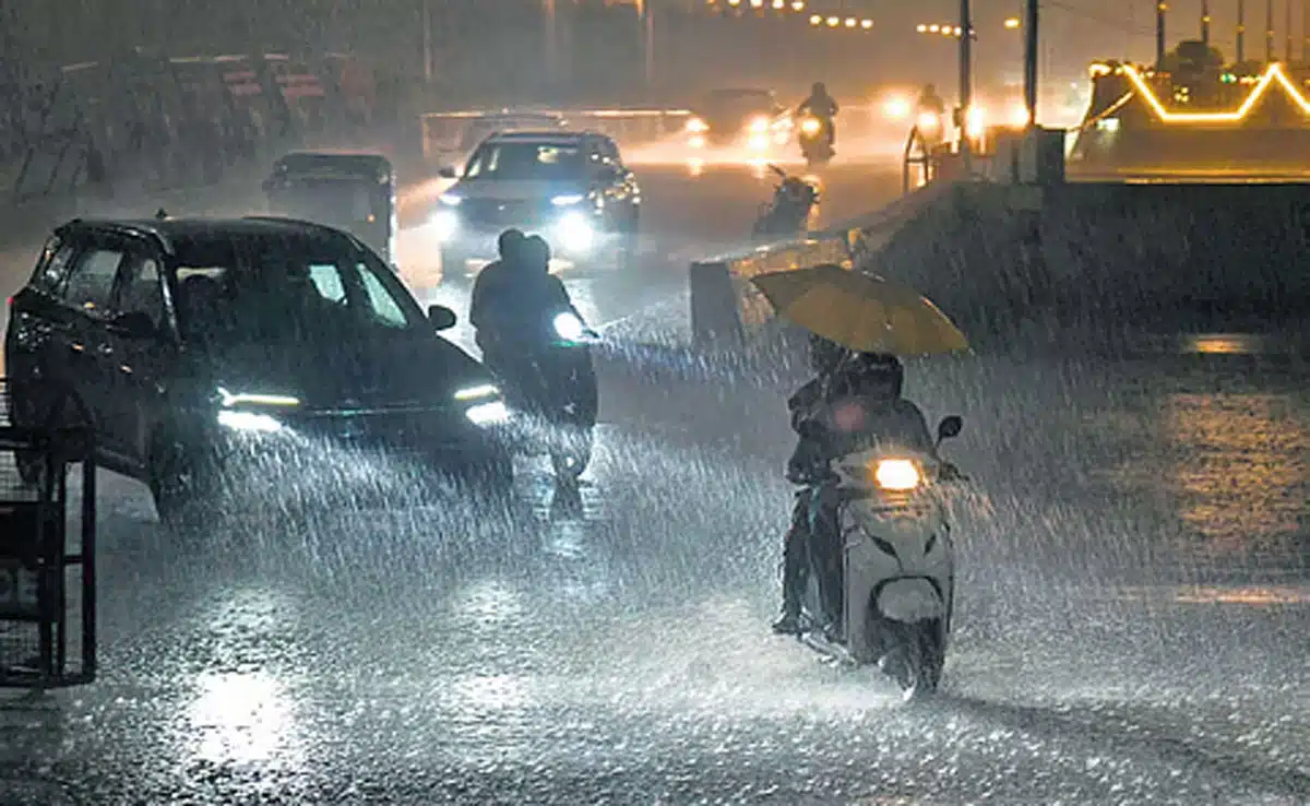 Red alert for heavy rain issued in 12 districts of Bihar today, know full details