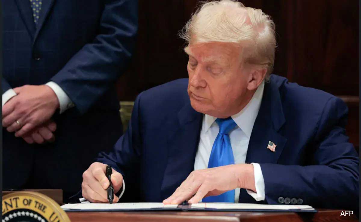 Congress leader Pawan Khera criticized the Modi govt