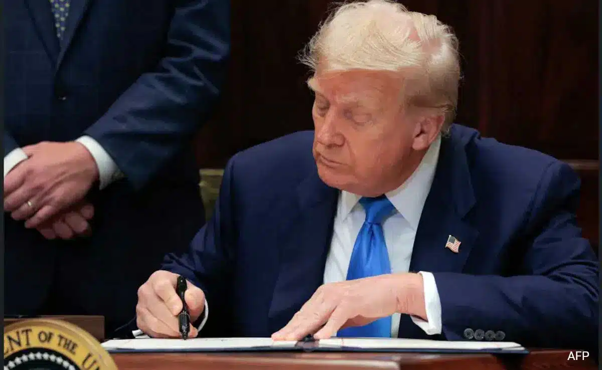 Congress leader Pawan Khera criticized the Modi govt