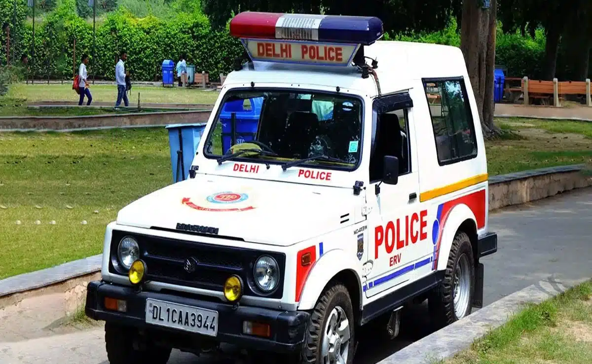 Earthquake tremors felt in Delhi and NCR, people in panic