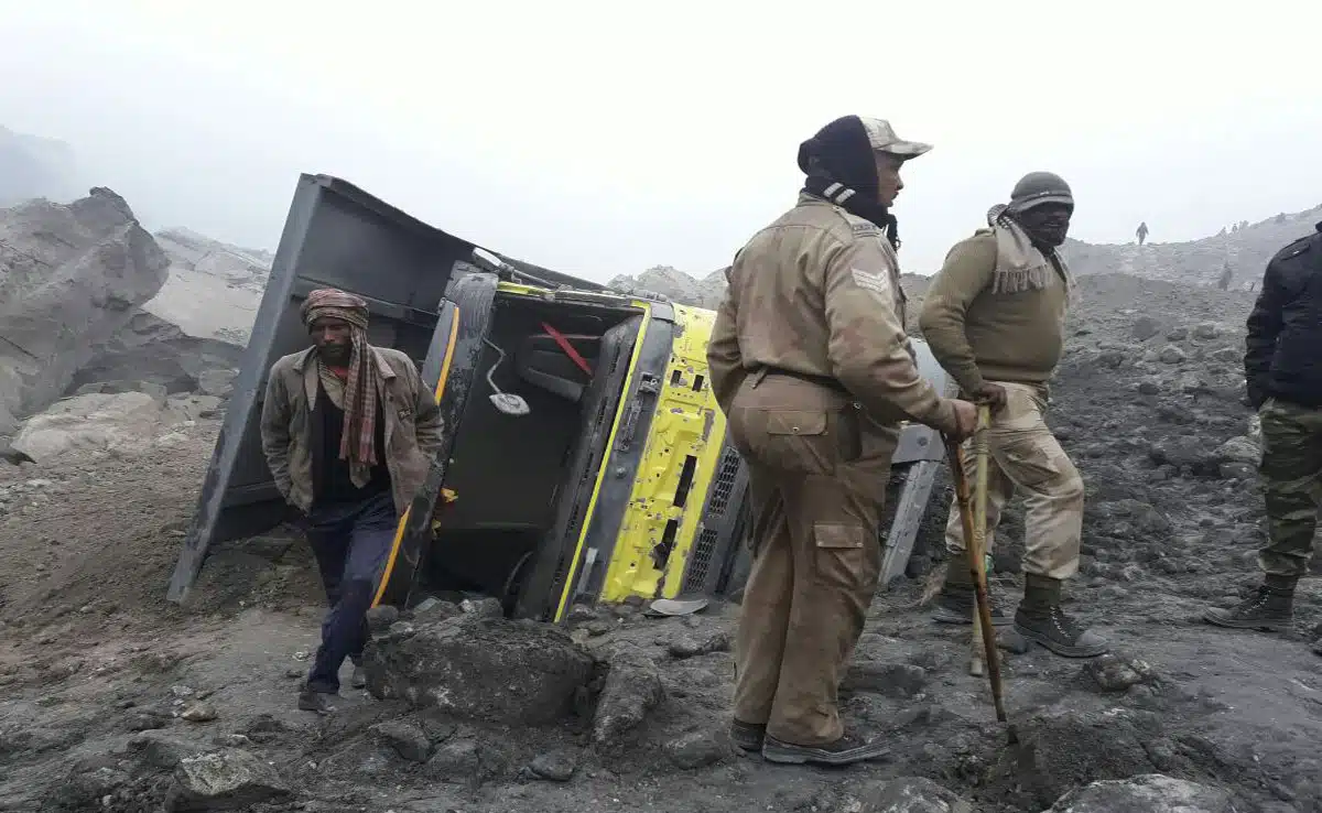 One person died due to Jharkhand coal mine collapse, many people feared trapped