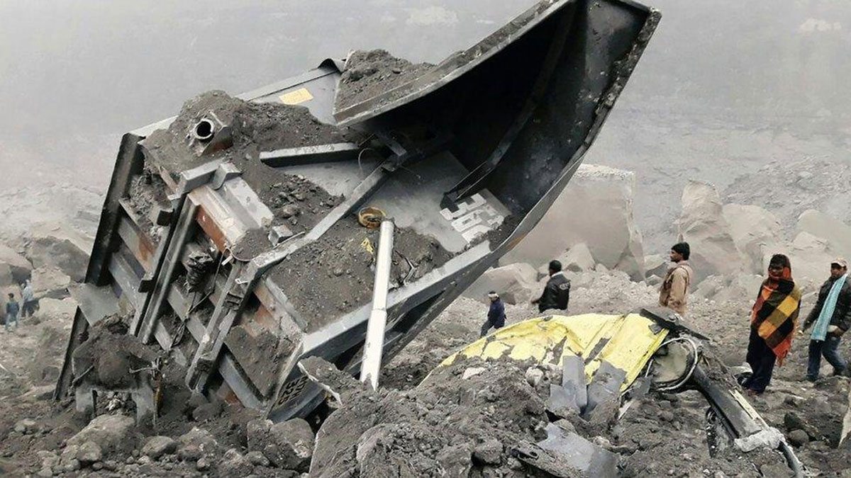 One person died due to Jharkhand coal mine collapse, many people feared trapped