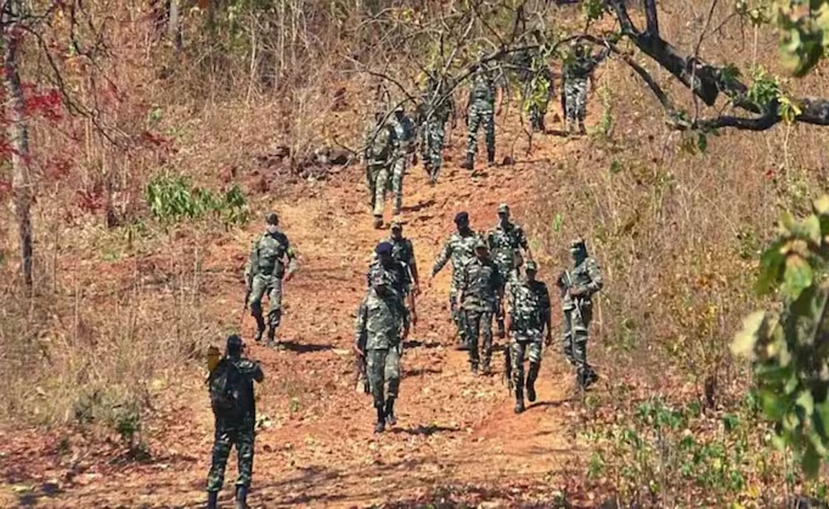 Jharkhand: Three naxals killed in encounter with security forces in Gumla