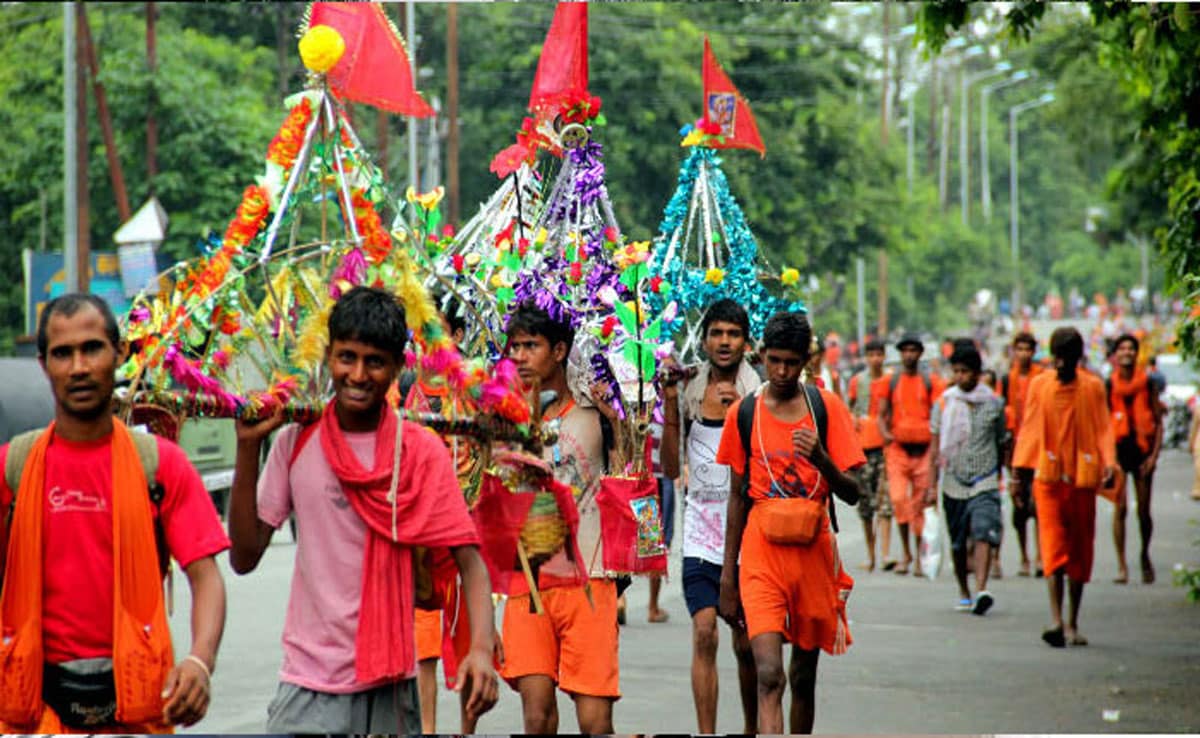 Kanwar Yatra 2025: Panic after glass was found on Kanwar route in Shahdara, FIR registered