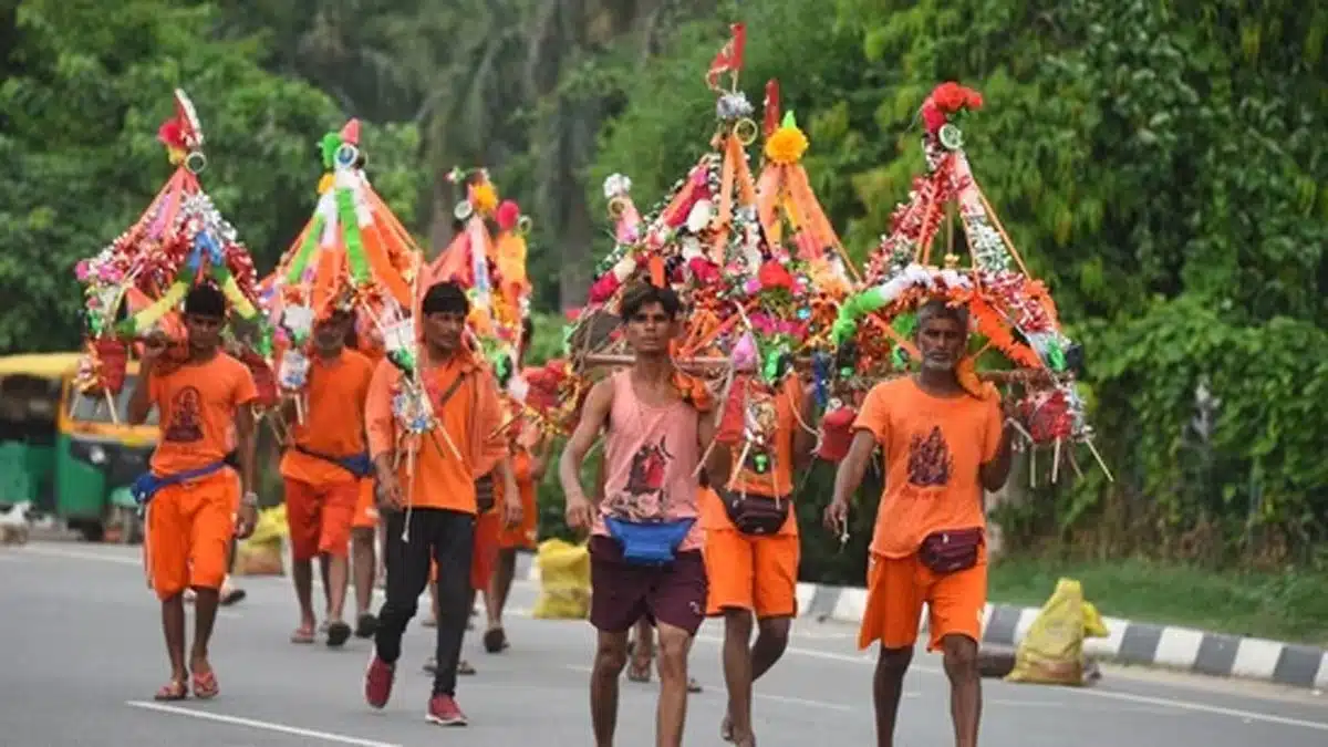 Kanwar Yatra 2025: Panic after glass was found on Kanwar route in Shahdara, FIR registered