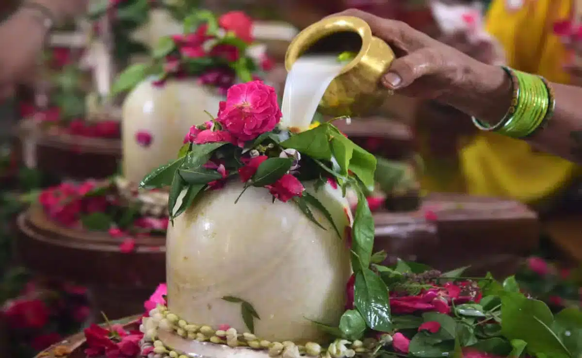 Know the importance of offering Bel leaves to Lord Shiva