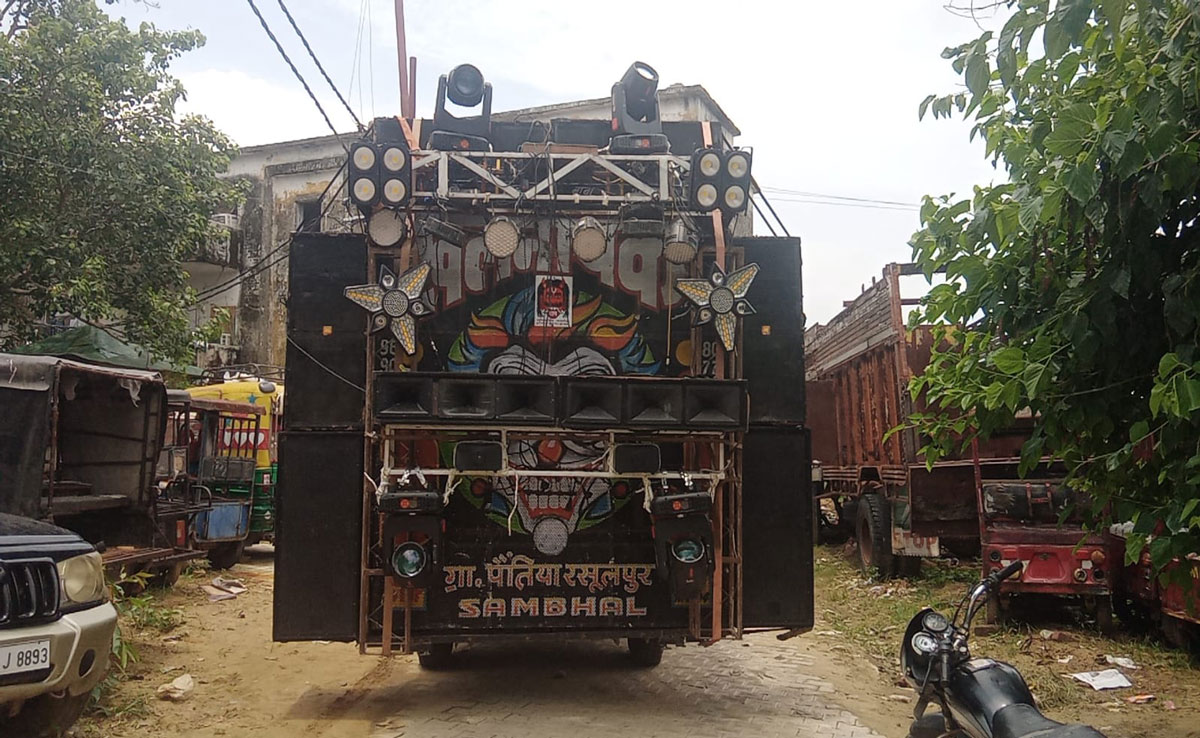 Sambhal: There was a ruckus over illegal DJ, police took strict action