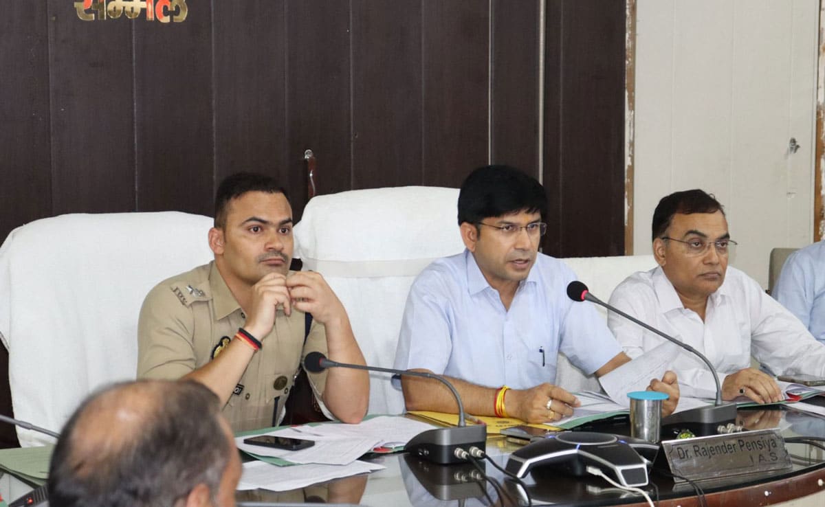Sambhal: Dialogue with traders under the chairmanship of District Magistrate and Superintendent of Police
