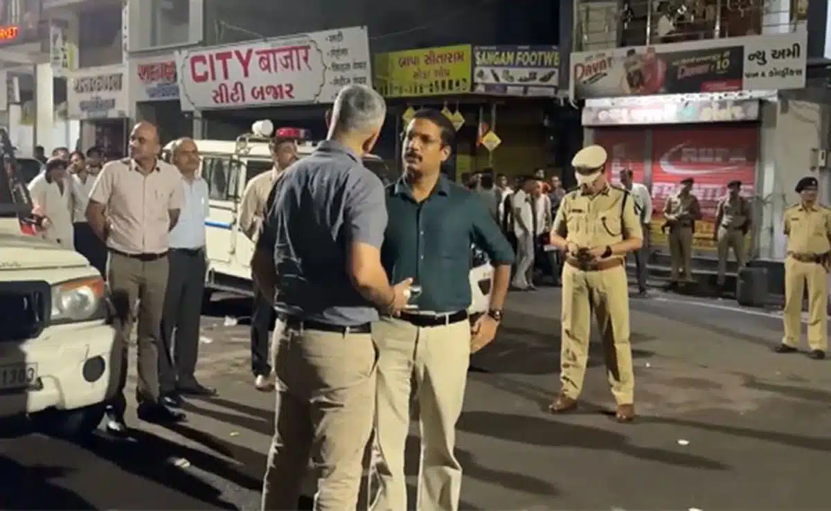 Murder during robbery at a jeweler's shop in Surat, one accused arrested