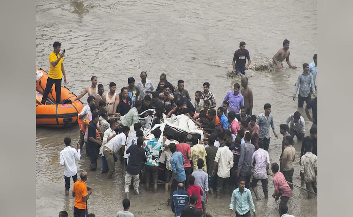 Vadodara Bridge Collapse: Rescue continues, 15 bodies recovered so far