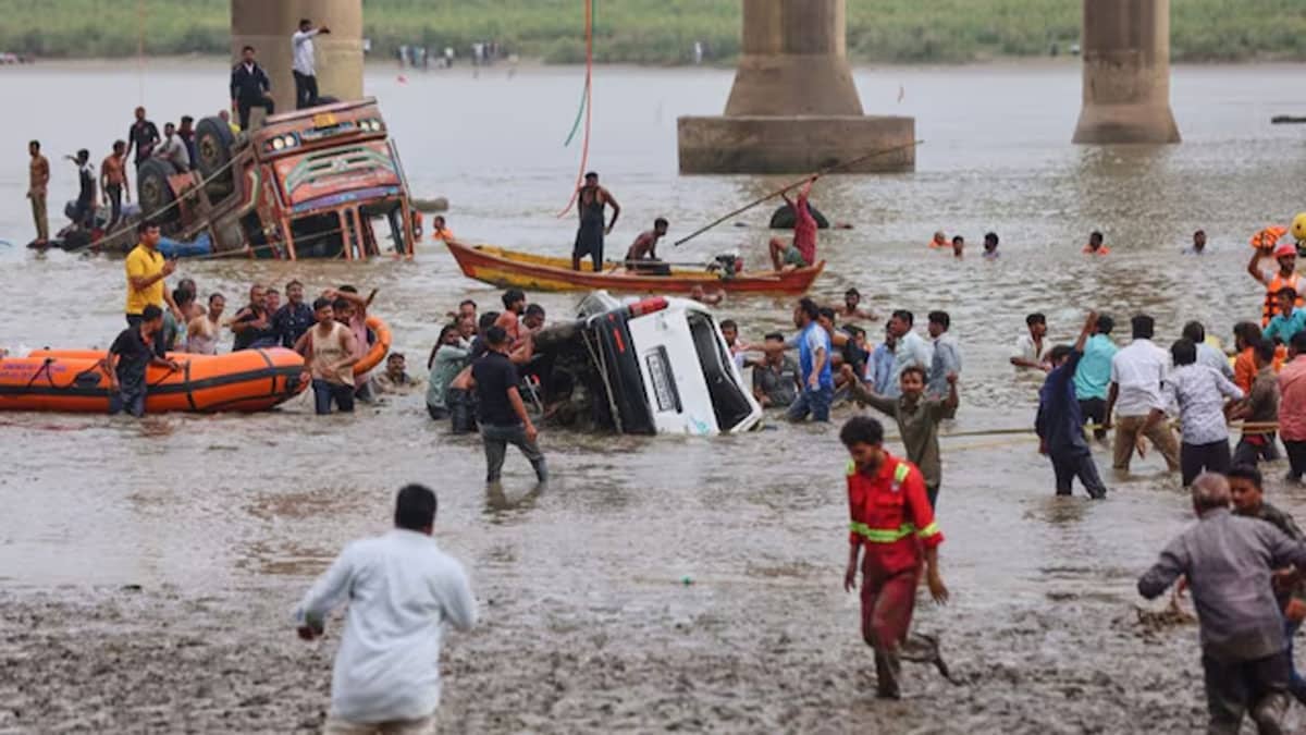 Vadodara Bridge Collapse: Government suspends four engineers, death toll rises to 17