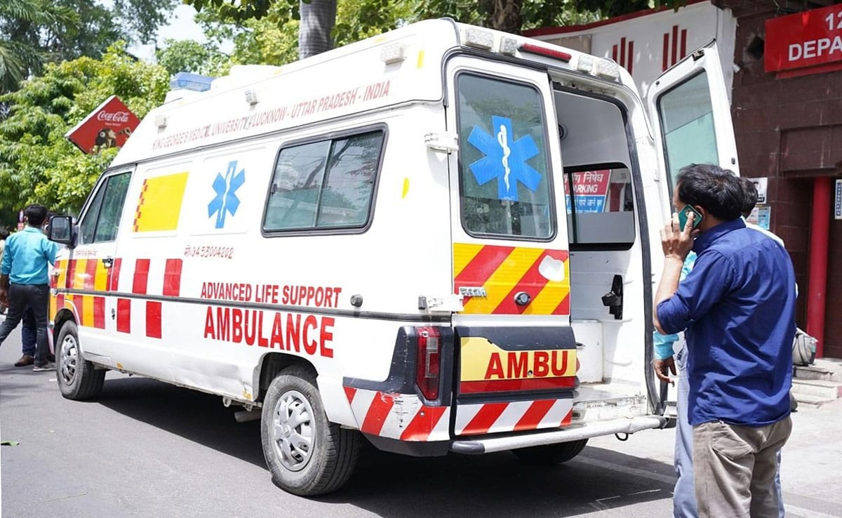 Kanwar Yatra: High speed ambulance hits Kanwariyas in Ghaziabad, 2 dead and 3 injured