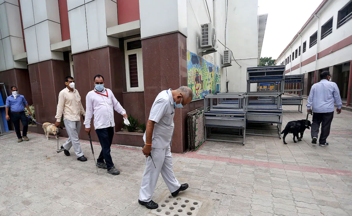 Bomb threat in three schools of Delhi, search operation continues in Dwarka and Chanakyapuri