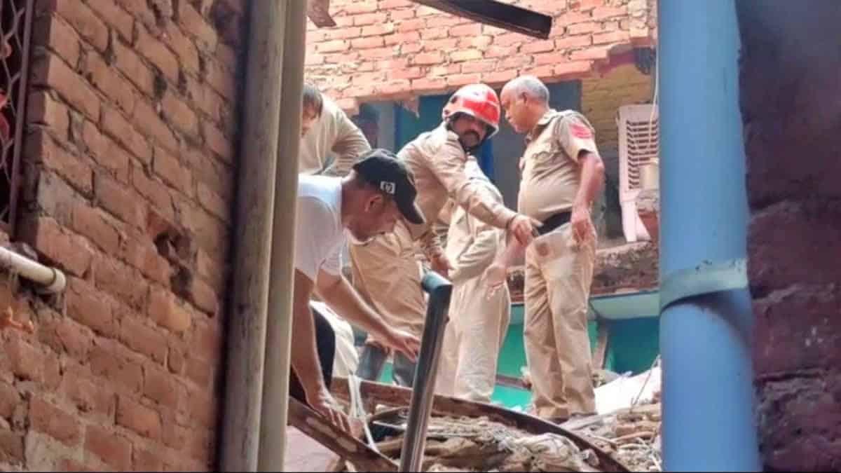 A four-storey building collapsed in Delhi's Seelampur, many people feared trapped