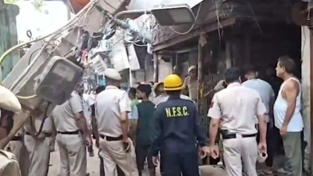 A four-storey building collapsed in Delhi's Seelampur, many people feared trapped
