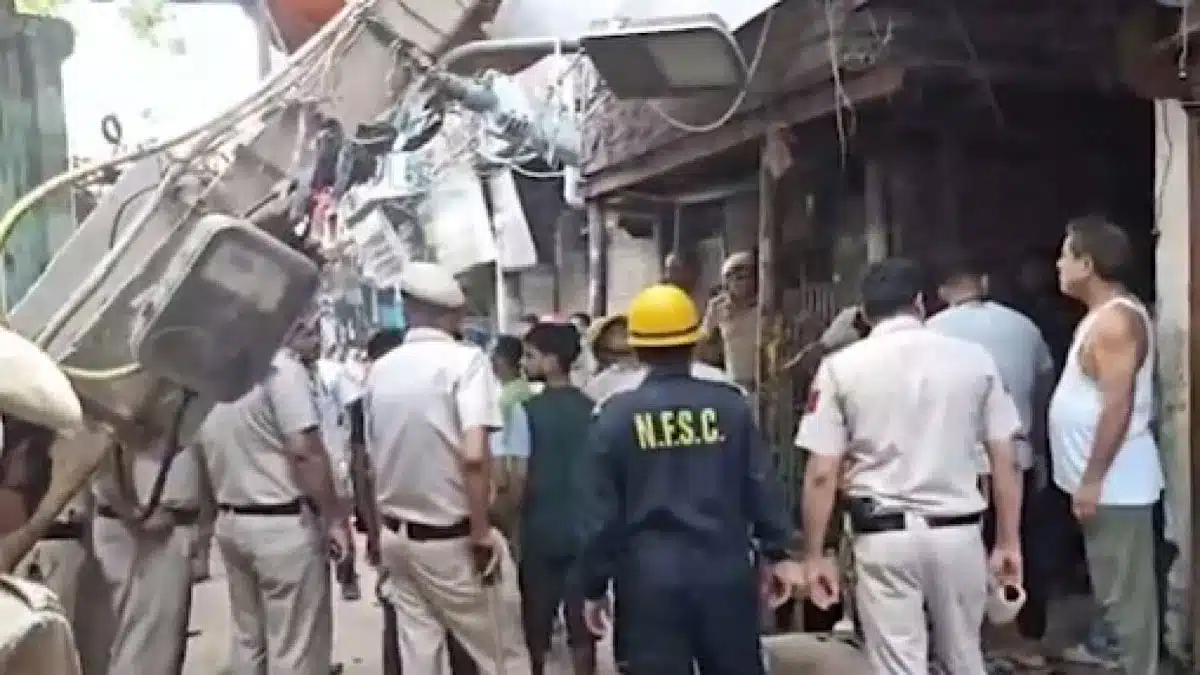 A four-storey building collapsed in Delhi's Seelampur, many people feared trapped