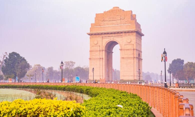 Earthquake tremors felt in Delhi and NCR, people in panic