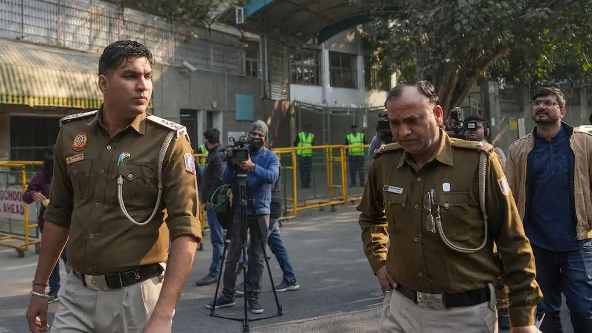 Bomb threat in three schools of Delhi, search operation continues in Dwarka and Chanakyapuri