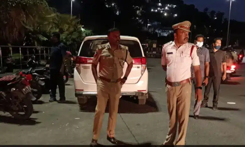 Andhra Pradesh: Two policemen collided with a speeding lorry while trying to avoid a collision, both died