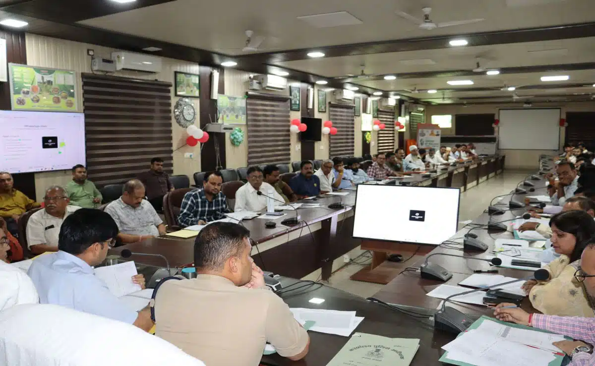Sambhal: Dialogue with traders under the chairmanship of District Magistrate and Superintendent of Police