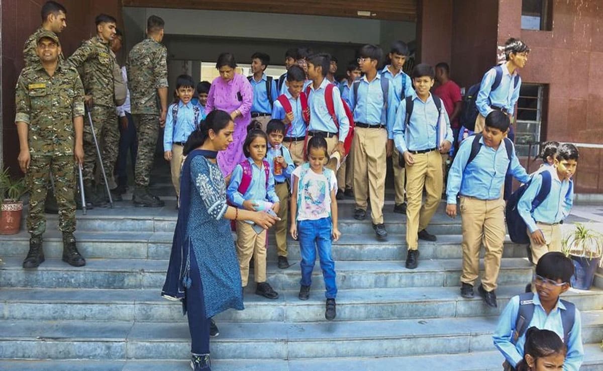 Bomb scare continues in Delhi, DU colleges receive threatening email, campuses being