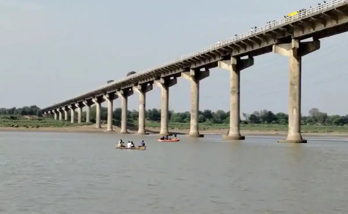 Vadodara Bridge Collapse: Government suspends four engineers, death toll rises to 17