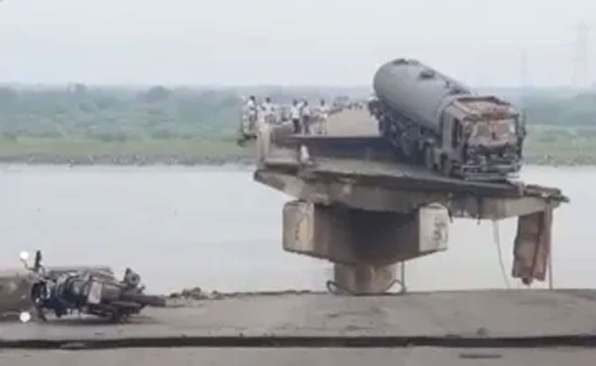 Vadodara Bridge Collapse: Rescue continues, 15 bodies recovered so far