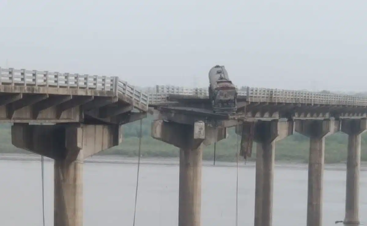 Vadodara Bridge Collapse: Rescue continues, 15 bodies recovered so far