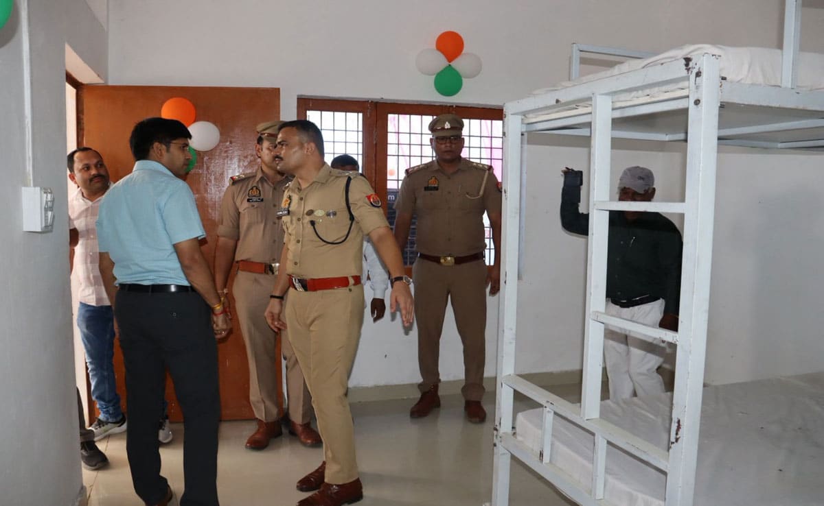 Sambhal: District Magistrate and Superintendent of Police inaugurated the new post by cutting the ribbon