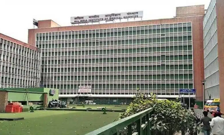 A massive fire broke out in the Mother and Child Block of Delhi AIIMS, 10 fire engines reached the spot