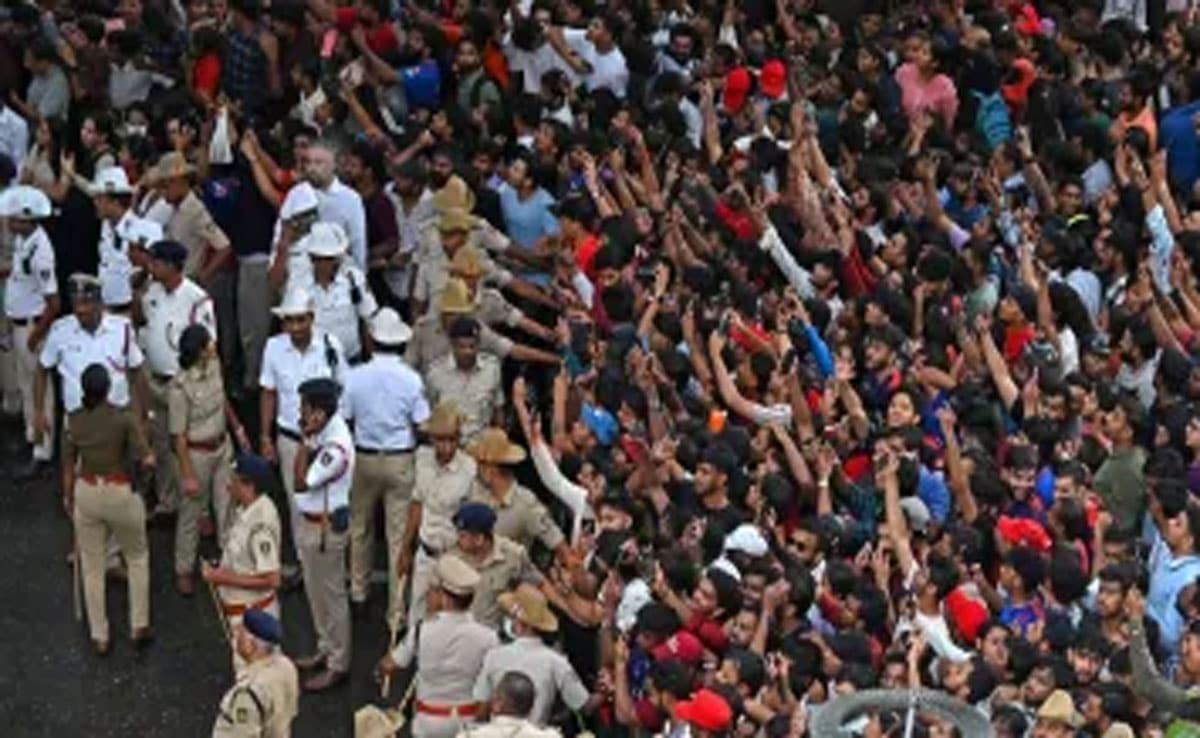 RCB announces Rs 25 lakh compensation for families of stampede victims